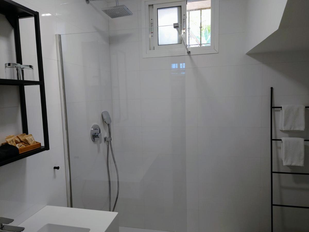 Carmen Rooms -- Boutique B&B By The Sea نيرخا المظهر الخارجي الصورة
